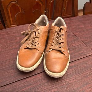 Dress Sneakers - tan